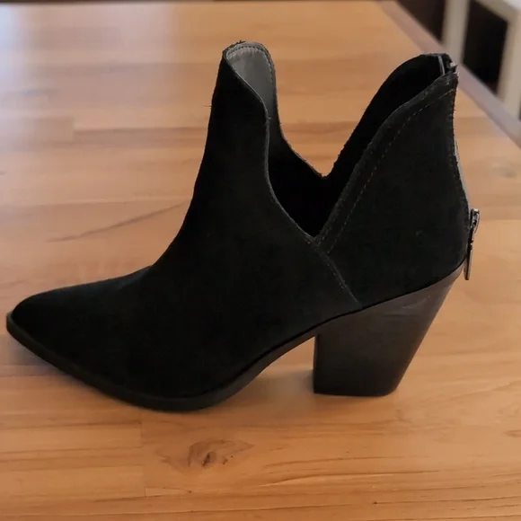 EUC - Blondo Wanda waterproof suede ankle boot - 6.5 - Picture 5 of 7